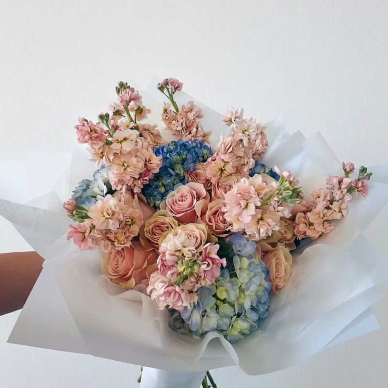 Dreamy Skies - Premium flower arrangement | Gemma Flowers